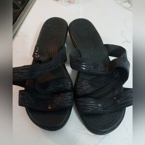 Crocs Strappy Molalla 11 Classic Black Slip on heeled open toe sandals W9